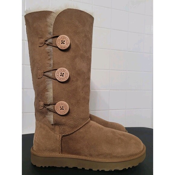 UGG Bailey Button Triplet Winter Boots Women's Sz 9 EU 40 Brown Suede Sheepskin - Picture 1 of 11